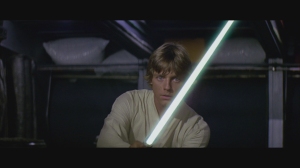 Luke Skywalker allumant son sabre laser